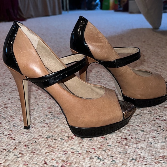 Jessica Simpson SZ 6.5 black patent leather & brown high heel, platform shoes - Picture 2 of 6